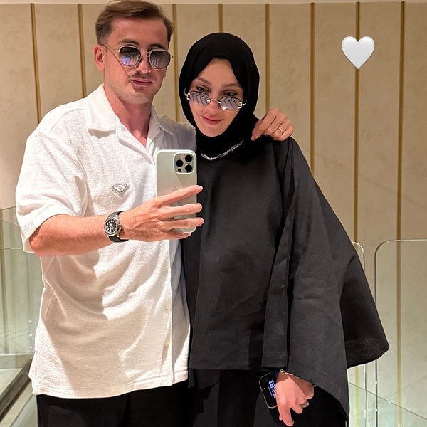 İşte Kerem Aktürkoğlu ve eşi Ceren Aktürkoğlu'nun romantik pozu: