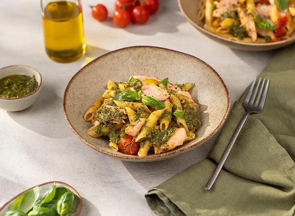 3. Pesto Soslu Somonlu Makarna