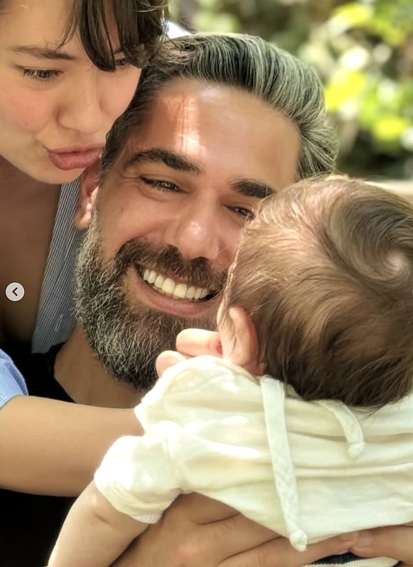 Mart ayında dünyaya gelen oğullarına Aziz adını veren çift, özel hayatlarını genelde gizli tutsa da, arada bir yaptıkları paylaşımlarla gündeme bomba gibi düşüyor.