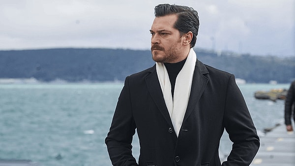 Eşref Rüya sezon arasındayken Çağatay Ulusoy film anlaşması yaptı.