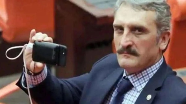 Herkesin Yeliz lakabıyla yakından tanıdığı AKP'li Ahmet Hamdi Çamlı "Kanlı 1923 Darbesi" ifadelerinden sonra bu kez İlber Ortaylı'yı hedef aldı.