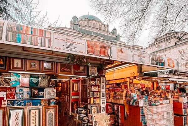 A Corner of Fairy Tales: Beyoğlu Sahaflar Çarşısı
