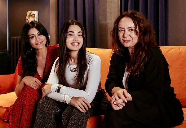 Şimdiyse Birsen Altuntaş’ın haberiyle; Deniz Çakır, Lizge Cömert ve Sibel Taşçıoğlu’nun karesiyle karşınızdayız!