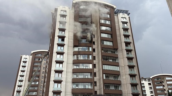 Edinilen bilgiye göre, Keçiören ilçesi Pınarbaşı Mahallesi’nde 14 katlı bir binanın 9’uncu katındaki dairenin yatak odasında başlayan yangın kısa sürede büyüdü.