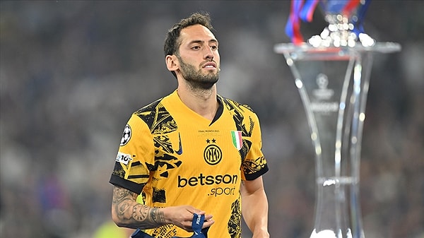 Hakan Çalhanoğlu için de konuşan Ausilio, görüşmelerin yürümediğini ima etti.