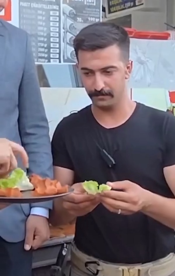 Boş marul verdiği korumasının tepkisi ve mimikleri gündem olmuştu.