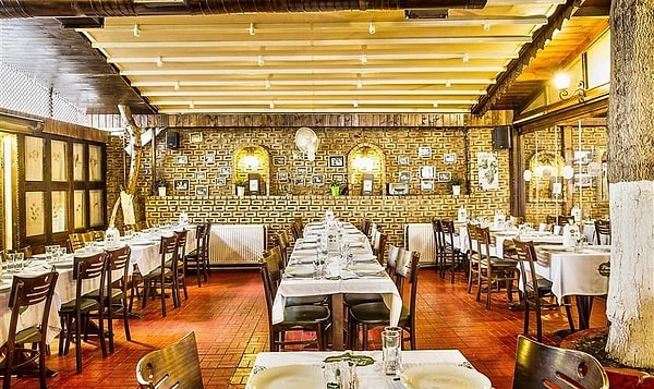 Piraye Taş Plak Meyhanesi (Osmanağa)