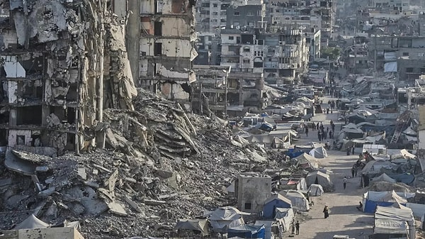 BBC Türkçe’de yer alan habere göre, sadece son 3 günde Gazze’de 21 çocuk açlık sebebiyle hayatını kaybetti.