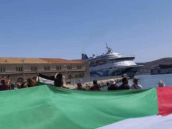 Yunanistan’a yaklaştırılmayan gemi Güney Kıbrıs Rum Yönetimi’nin Limasol şehrine yönlendirildi iddiası.