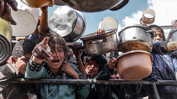 İçeriden ve dışarıdan uyarılara ve ateşkes çağrılarına rağmen İsrail tüm bilgi ve belgeleri yalanlıyor.