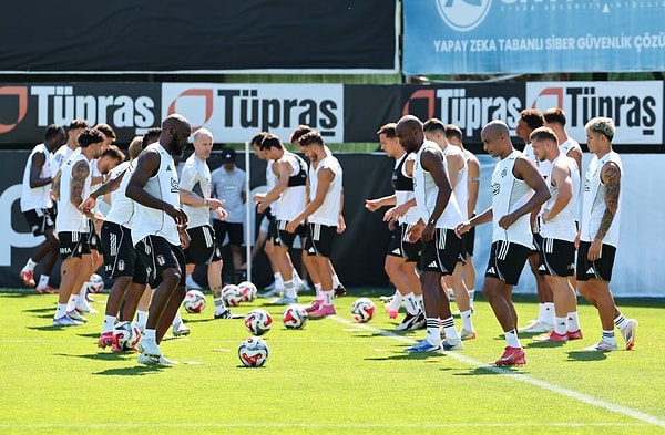 Beşiktaş'ın UEFA'ya bildirdiği kadro da belli oldu. Kadroda bazı isimlerin olmaması taraftarları şaşırttı.