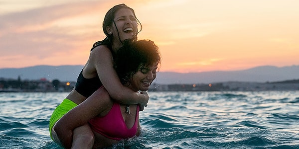 The Swimmers (2022)
