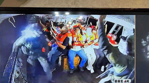 Gemide bu kez Fransız Avrupa Parlamentosu üyesi Emma Fourreau da var.