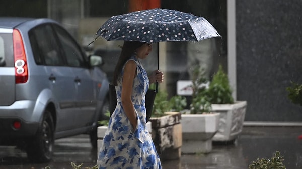 Eyyam-ı bahur sıcaklarından bunalan İstanbullulara müjde meteorolojiden geldi.