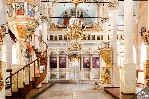 6. Taksiyarhis Monument Museum