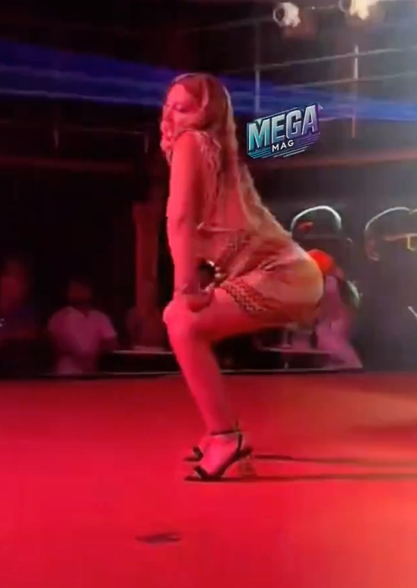 Gece kulüplerindeki sahne performanslarıyla da sık sık gündeme gelen Mika Raun'un takipçi kitlesi bir hayli büyük bildiğiniz gibi.