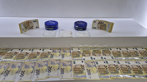 Krem kurusundan yaklaşık 1 kilo uyuşturucu çıktı.