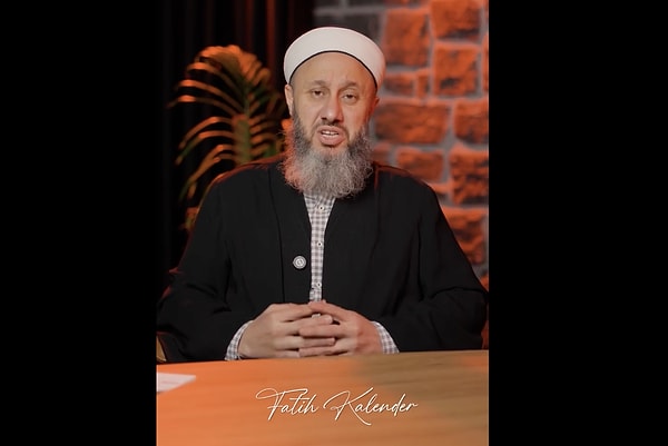 "Kadınların ayakları yabancı erkeklerin onları görmesi konusunda avret kabul edilmiştir."