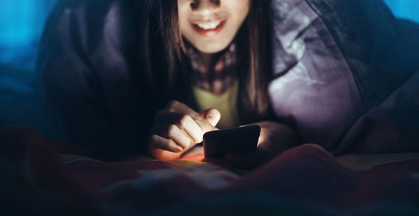 5. Gece saatlerinde gelen bilinmeyen bir mesaj... Ne hissedersin?