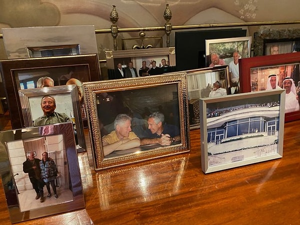 Pedofili milyarderin evinde birçok ünlü isim ile birlikte çekilmiş fotoğrafları da çıktı.