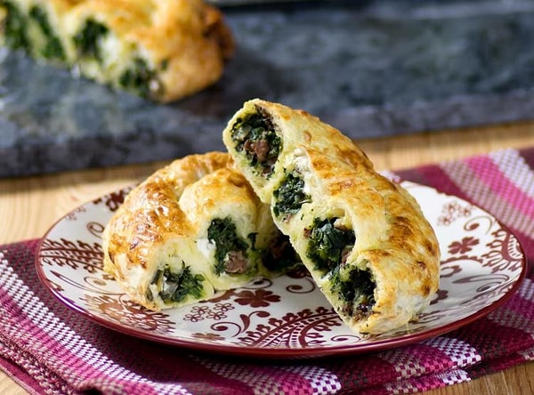 2. Dana Etli ve Ispanaklı Rulo Börek