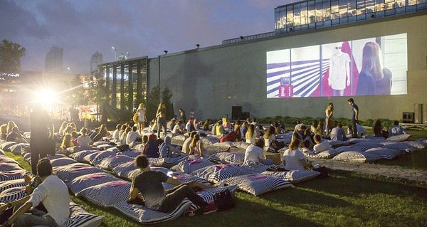 İstanbul Yelken Kulübü – Enjoying Movies by the Sea