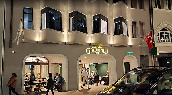 8. Karaköy Güllüoğlu – Generations of Mastery in Desserts