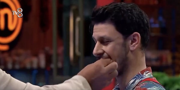 Yarışmacılardan Çağlar'ın tulumba tatlısını tatmayan Mehmet Şef, tavrıyla gündem oldu.