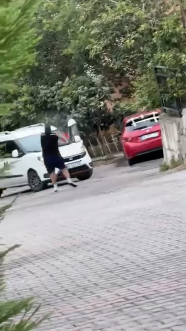 İstanbul’da 5 ayrı suçtan adli kaydı bulunan Muammer Öztürk kimliği belirsiz kişilerin saldırısına uğradı.