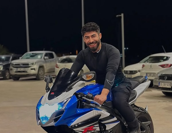 Çektiği motosiklet videolarıyla tanınan sosyal medya fenomeni Deniz Servan Narin, 10 Ağustos'ta geçirdiği trafik kazasında hayatını kaybetti.