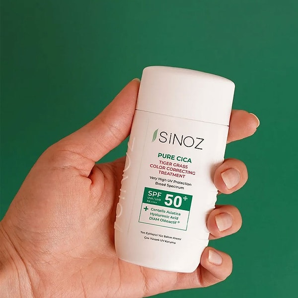 4. Sinoz Pure Cica SPF50+ Ton Eşitleyici Sıvı Yüz Güneş Kremi
