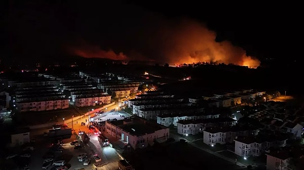 Edirne'deki orman yangını ise büyüyerek devam ediyor.