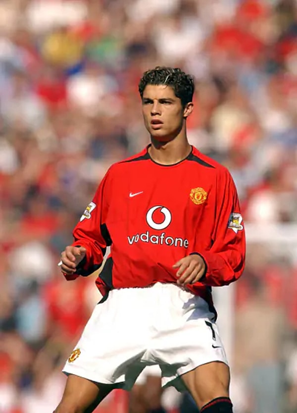 Futbol dünyasının tartışmasız en büyük yıldızlarından biri olan Cristiano Ronaldo, kariyerine Madeira sokaklarında top koşturarak başladı.