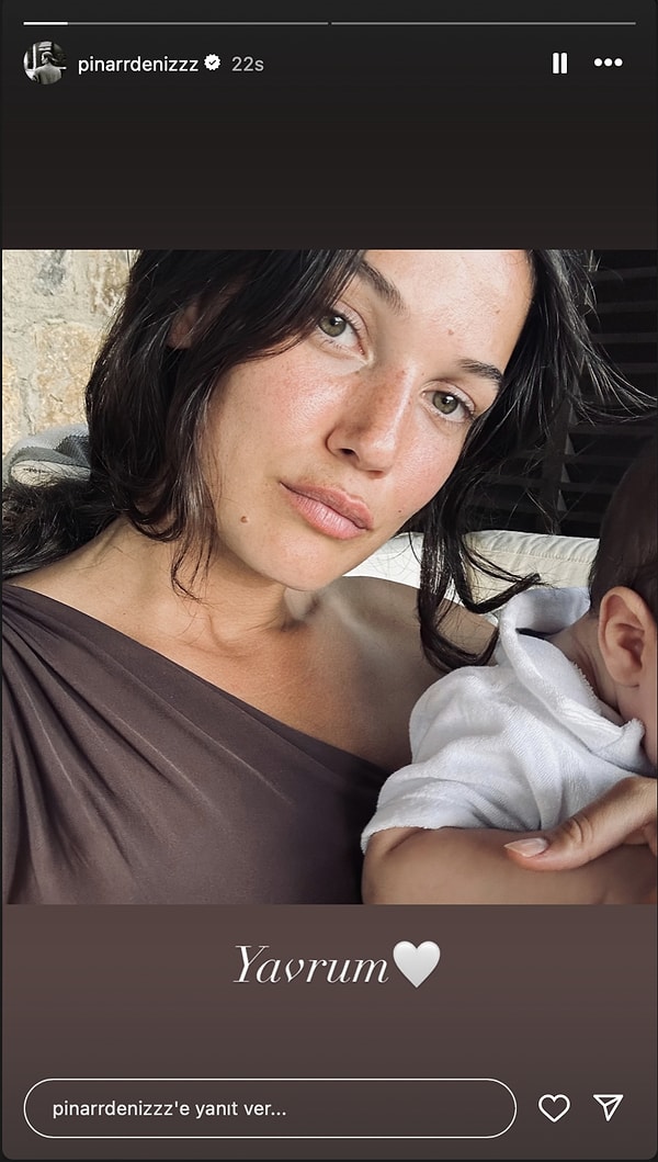 Oğlunun yüzünü hemen gösteren, hepsi de birbirinden güzel fotoğraflar paylaşan Pınar Deniz, ne olduysa o gönderiyi sildi ve sonrasında da oğlunun yüzünü saklamaya başladı.