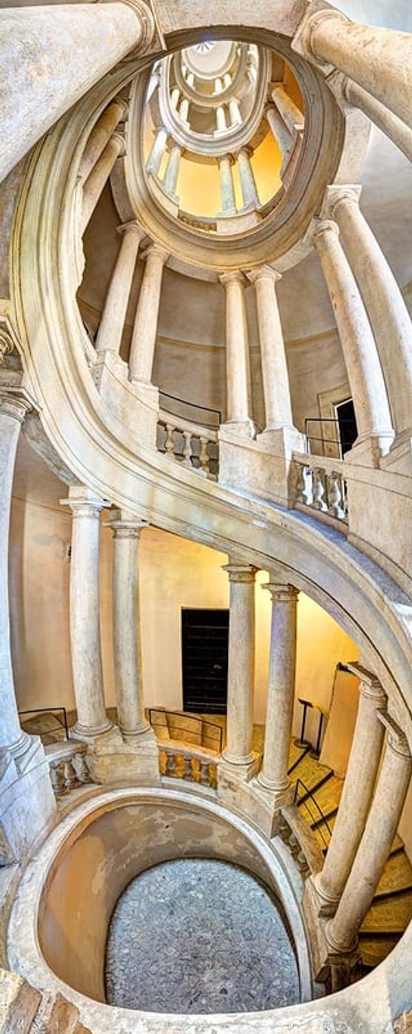 13. Palazzo Barberini’deki oval merdiven