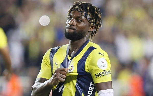 Fenerbahçe'de kiralık olarak forma giyen ve bir sezonda Mourinho ile sorunlar yaşayan ancak sonrasında barışan Maximin'den yeni açıklama var.