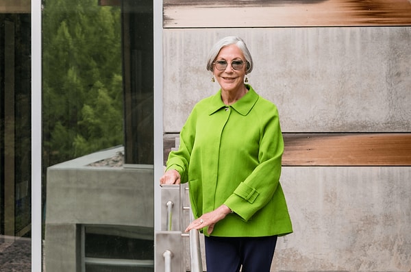 Alice Walton, kardeşlerinden farklı olarak servetini sanata ve hayır işlerine yönlendirdi.