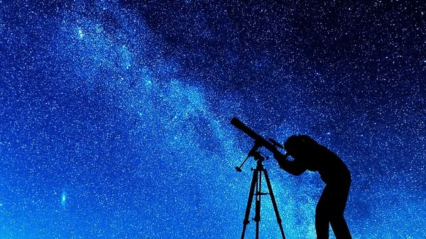 Astronomlar ne iş yapar?