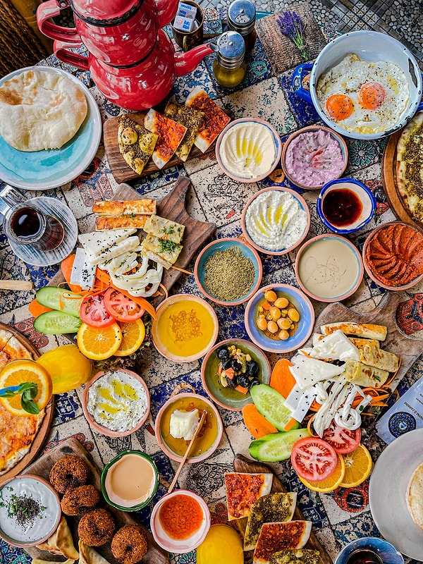 5 Main Reasons Why Van Breakfast is Unique