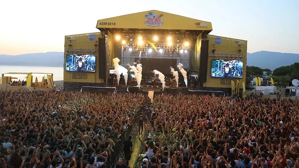Zeytinli Rock Festivali Sarıyer Kaymakamlığı tarafından yasaklanmıştı.