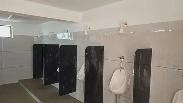 12. Hem duş hem pisuvar!