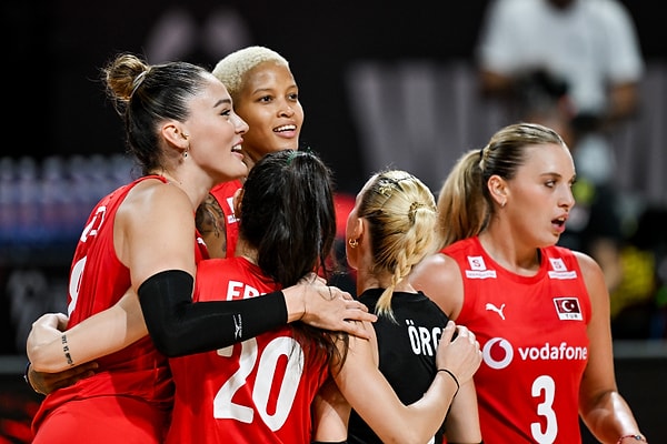 Dünya Voleybol Şampiyonası başladı. Filenin Sultanları muhteşem açılış yaptı.