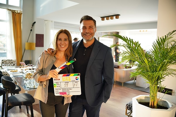 Setten ilk görüntüler de Kıvılcım ve Ömer çiftinden geldi.