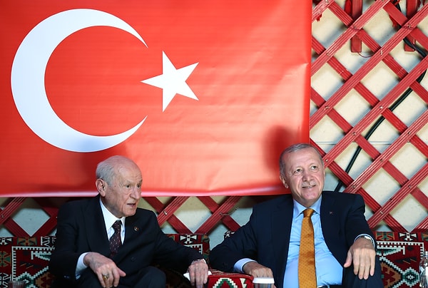 Cumhurbaşkanı Erdoğan, Bitlis Ahlat’ta MHP Genel Başkanı Devlet Bahçeli ile bir araya geldi.