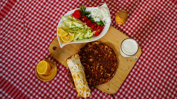 5. Lahmacun: A Dance of Spices on Thin Dough
