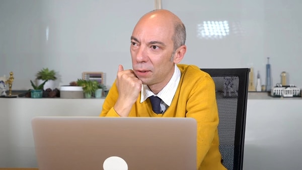 Sanat camiasındaki ifşaların ardından dün yazar Kaan Sezyum hakkında oldukça ciddi iddialar ortaya atıldı.