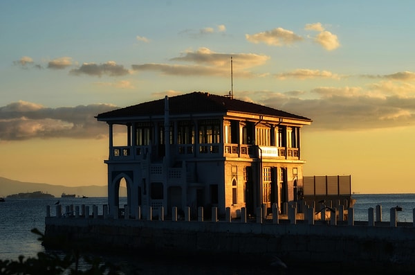 6. Moda Beach: Kadıköy's Peaceful Sunset