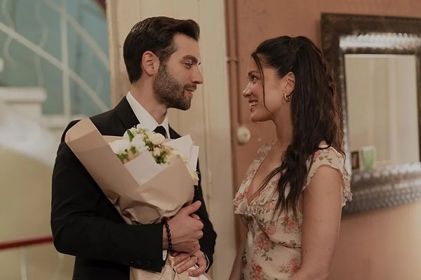 Star TV’de ikinci sezon hazırlıkları başlayan, OGM Pictures imzalı “Sahipsizler” dizisinde ayrılıklar devam ediyor.