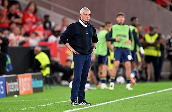 Mourinho ile yollar ayrıldı.