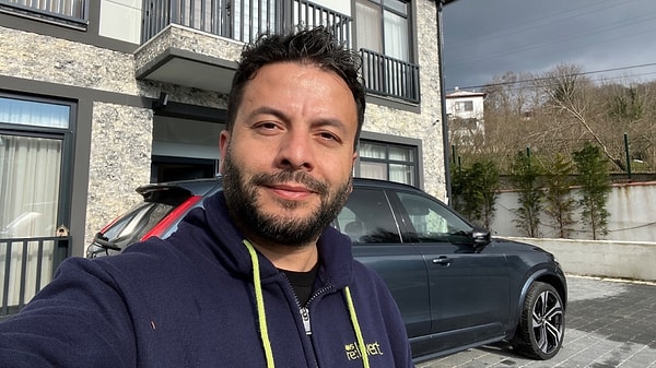 Shiftdelete'in kurucusu olan Hakkı Alkan'ın çalışanına saksı fırlattığı anlar sosyal medyada paylaşıldı.